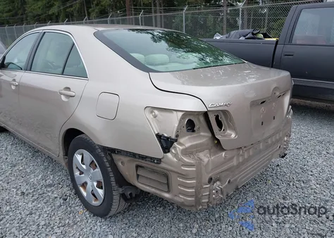 2007 Toyota Camry Le z USA, uszkodzony, nr VIN 4T1BE46K17U567083